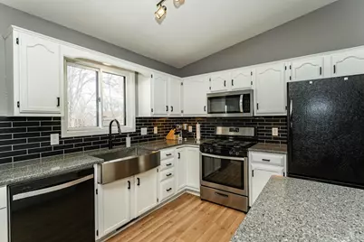 2007 23 1/2 Street SE, Rochester, MN 55904 - Photo 3