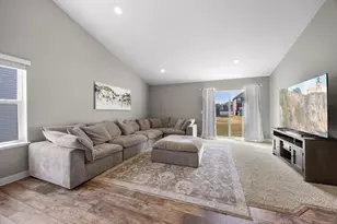 1976 Attenborough St, Shakopee, MN 55379 - Photo 3