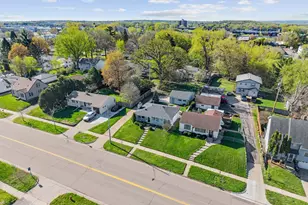 1956 3rd St E, Saint Paul, MN 55119 - Photo 3