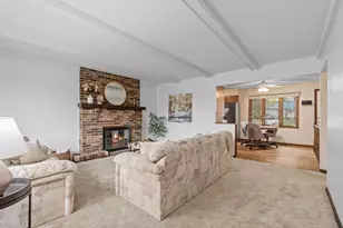 1956 3rd St E, Saint Paul, MN 55119 - Photo 5