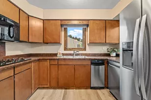1956 3rd St E, Saint Paul, MN 55119 - Photo 11