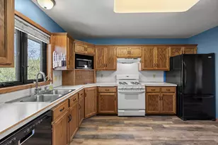 1286 Emerald Ln, Shakopee, MN 55379 - Photo 9