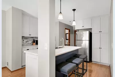 2571 Bedford Court, Mendota Heights, MN 55120 - Photo 9