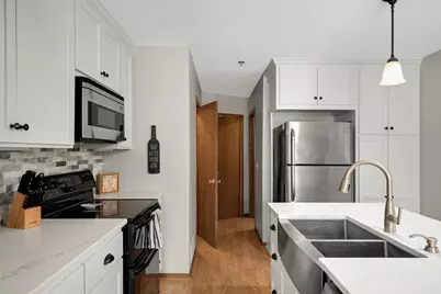 2571 Bedford Court, Mendota Heights, MN 55120 - Photo 11