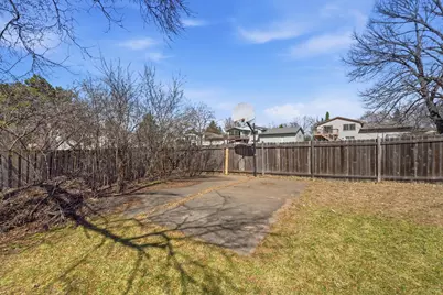 8309 Penn Avenue N, Brooklyn Park, MN 55444 - Photo 9