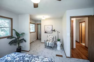 5409 Miracle Ln, Minnetonka, MN 55345 - Photo 9