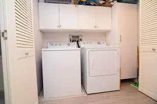 5697 Green Cir Dr, Hopkins, MN 55343 - Photo 15