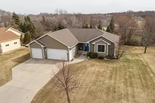 1305 Jessie Ct, Fergus Falls, MN 56537 - Photo 1