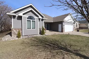 211 8th Ave NW, New Prague, MN 56071 - Photo 1