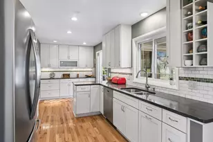 3409 Maplewood Dr, Saint Anthony, MN 55418 - Photo 9