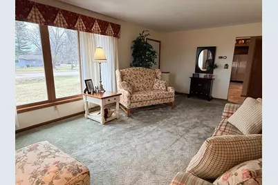 635 Edgemont Drive NE, Saint Cloud, MN 56304 - Photo 5