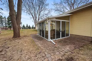 635 Edgemont Dr NE, Saint Cloud, MN 56304 - Photo 3
