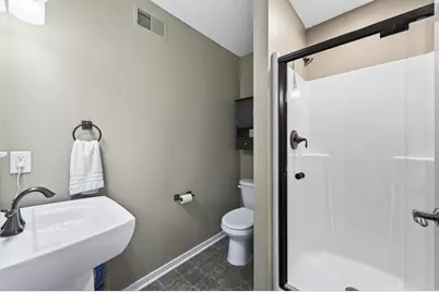 1946 Dupont Avenue S, Minneapolis, MN 55403 - Photo 17