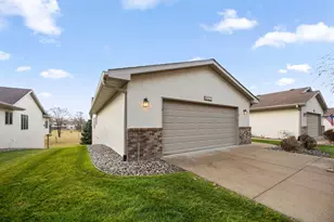 2294 Pinewood Dr, Shakopee, MN 55379 - Photo 1