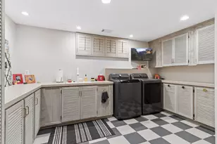 7108 Shannon Dr, Edina, MN 55439 - Photo 43