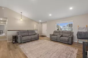 902 Emily Ct NE, Montgomery, MN 56069 - Photo 5