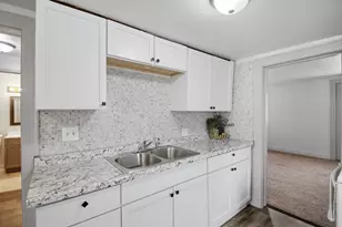 1000 13th Ave NE, Austin, MN 55912 - Photo 9