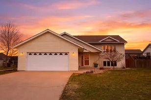 220 Cole Ct, Mankato, MN 56001 - Photo 1