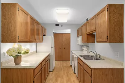 6615 Lake Shore Drive S #705, Richfield, MN 55423 - Photo 9