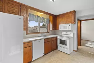 1948 Lakeaires Blvd, White Bear Lake, MN 55110 - Photo 15