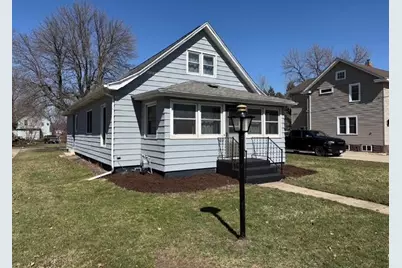 302 W 5th Avenue, Lakefield, MN 56150 - Photo 1