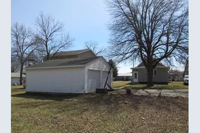 302 W 5th Avenue, Lakefield, MN 56150 - Photo 3