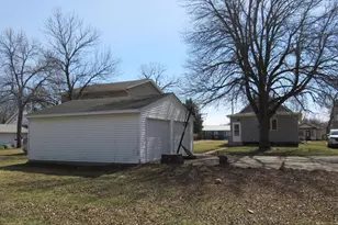 302 W 5th Ave, Lakefield, MN 56150 - Photo 3