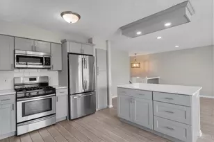 14510 Wellington Rd, Minnetonka, MN 55391 - Photo 9