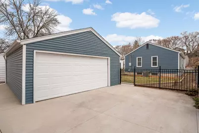 2735 McNair Drive N, Robbinsdale, MN 55422 - Photo 29