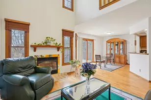 1646 Rose Hill Cir, Saint Paul, MN 55108 - Photo 5