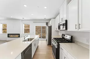 196 HUNTINGTON DR, Waconia, MN 55387 - Photo 5