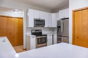 1122 Crystal Pl W, Chaska, MN 55318 - Photo 7