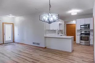 1122 Crystal Pl W, Chaska, MN 55318 - Photo 13