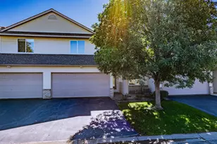 1122 Crystal Pl W, Chaska, MN 55318 - Photo 3