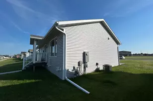 2008 Nelson Dr, Thief River Falls, MN 56701 - Photo 7