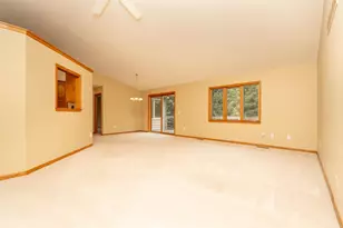 910 Deercreek Pkwy, Belle Plaine, MN 56011 - Photo 5