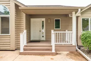 910 Deercreek Pkwy, Belle Plaine, MN 56011 - Photo 3