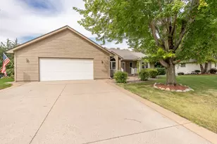 910 Deercreek Pkwy, Belle Plaine, MN 56011 - Photo 45