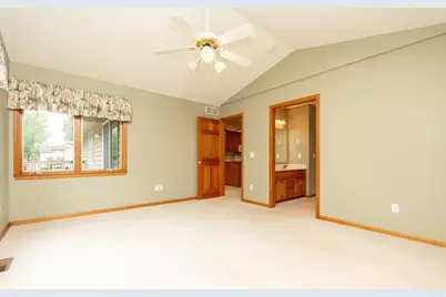 910 Deercreek Parkway, Belle Plaine, MN 56011 - Photo 13