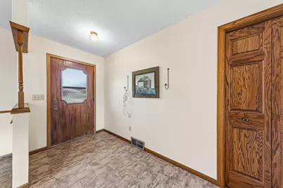 580 N Waterville Avenue, Le Center, MN 56057 - Photo 3