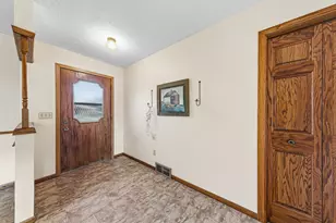 580 N Waterville Ave, Le Center, MN 56057 - Photo 3