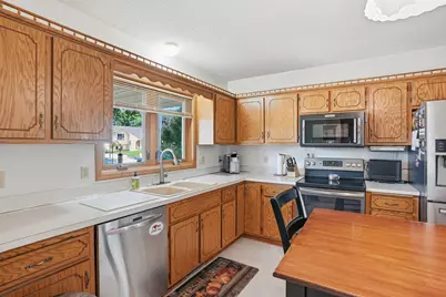 7230 38th Street N, Oakdale, MN 55128 - Photo 7