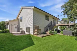 7230 38th St N, Oakdale, MN 55128 - Photo 3