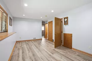 7230 38th St N, Oakdale, MN 55128 - Photo 21