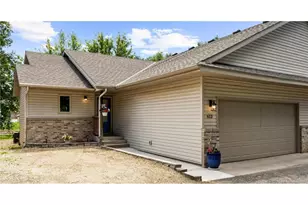 613 Temple St, Alexandria, MN 56308 - Photo 1