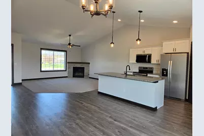 805 11th Street SE, Waseca, MN 56093 - Photo 7
