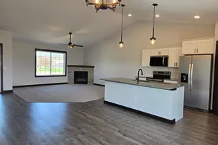 805 11th St SE, Waseca, MN 56093 - Photo 7