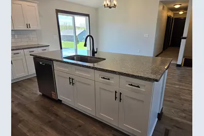 805 11th Street SE, Waseca, MN 56093 - Photo 5