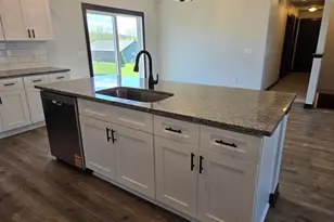 805 11th St SE, Waseca, MN 56093 - Photo 5