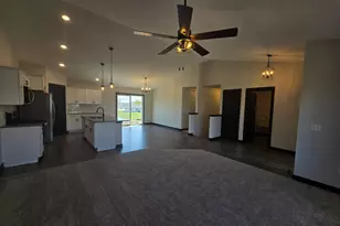 805 11th St SE, Waseca, MN 56093 - Photo 9